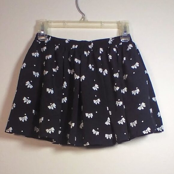 Forever 21 Black and White Skirt with Under Shorts- Size: S - Picture 6 of 17